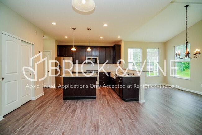 Building Photo - 2480 Ridgeway Ave