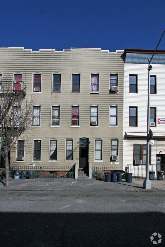 Primary Photo - 241 Montrose Ave