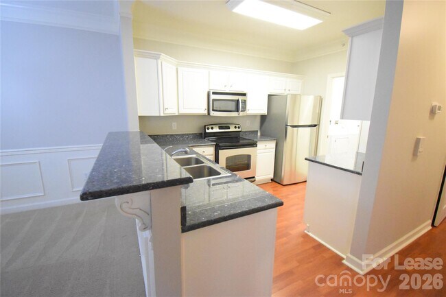 Foto del edificio - 16423 Golden River Ln