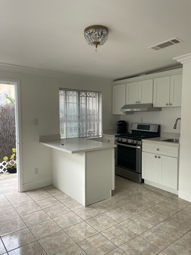 Foto principal - 530 N Wilton Pl
