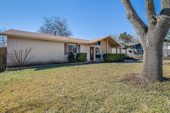 Building Photo - 7702 Old Spanish Trail