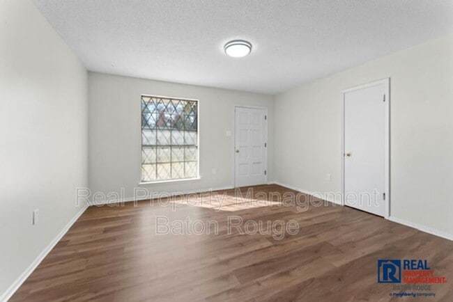 Building Photo - House: South Highland
