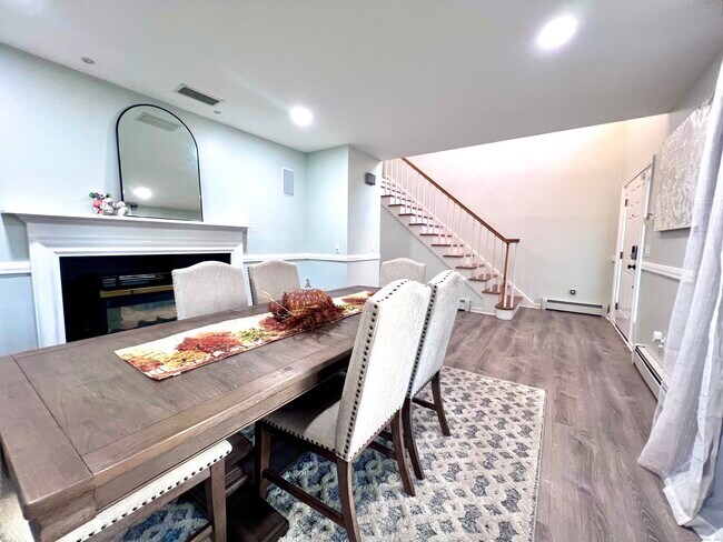 Building Photo - 4 Cobblestone Ct