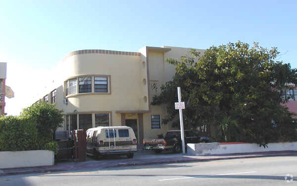 Building Photo - 9024 Collins Ave