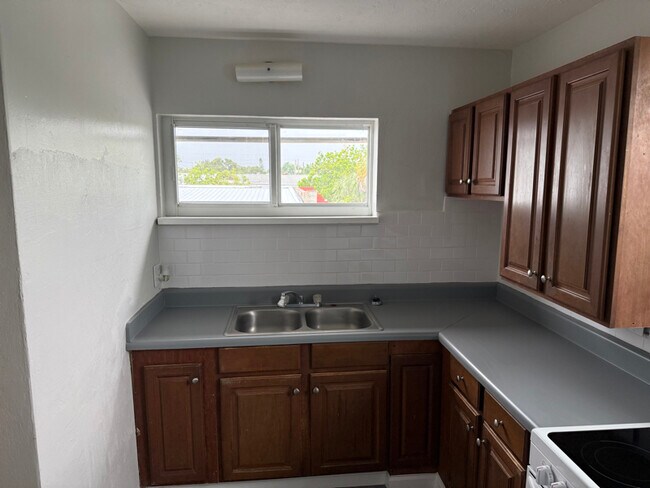 Foto del edificio - 2440 25th St N