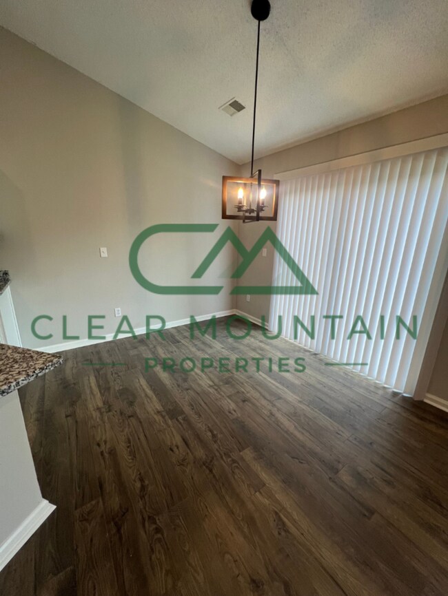 Foto del edificio - Fully Renovated 4 Bedroom Home – Convenien...