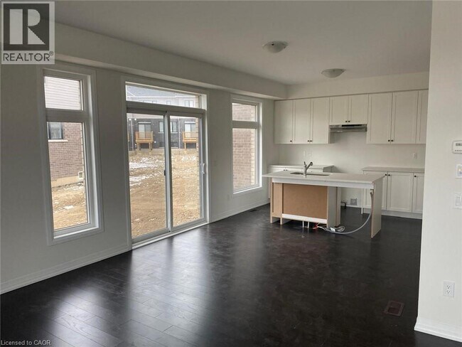 Building Photo - 3 Pinnacle Ct