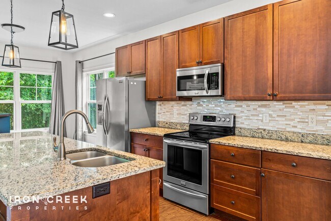 Foto del edificio - Stunning Craftsman Home in Arden - Modern ...