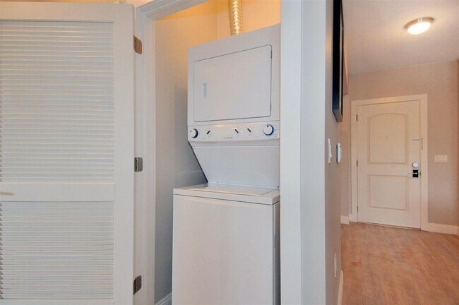 Foto del edificio - 6400 Jefferson St