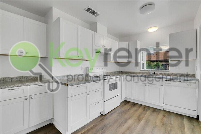 Building Photo - 3540 Grant Park Dr