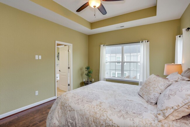 Master bed - 202 Aqua Ct