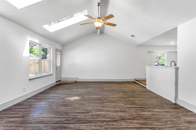 Foto del edificio - 23118 Whispering Willow Dr