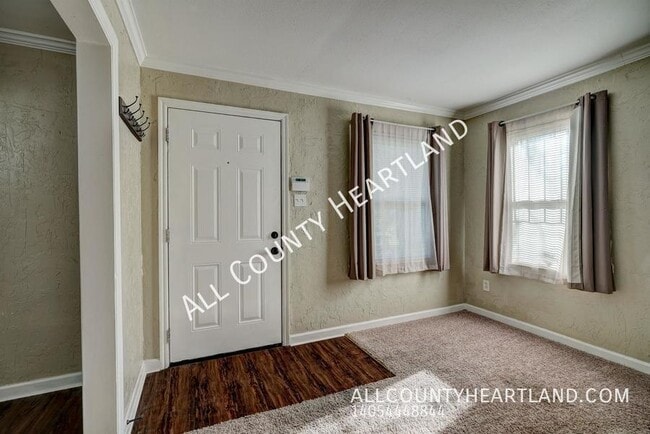 Foto del edificio - 2128 Hardin Dr