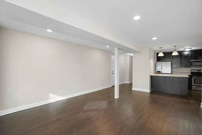 Foto del edificio - 4521 S Michigan Ave