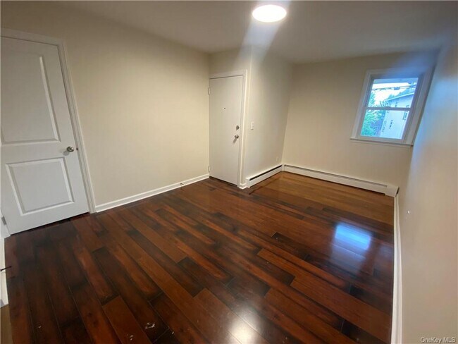 Building Photo - 49 Elm St