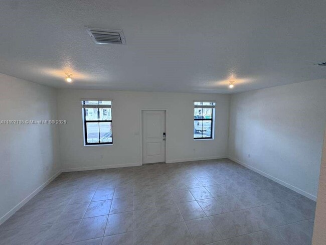 Foto del edificio - 1549 NE 3rd Ave