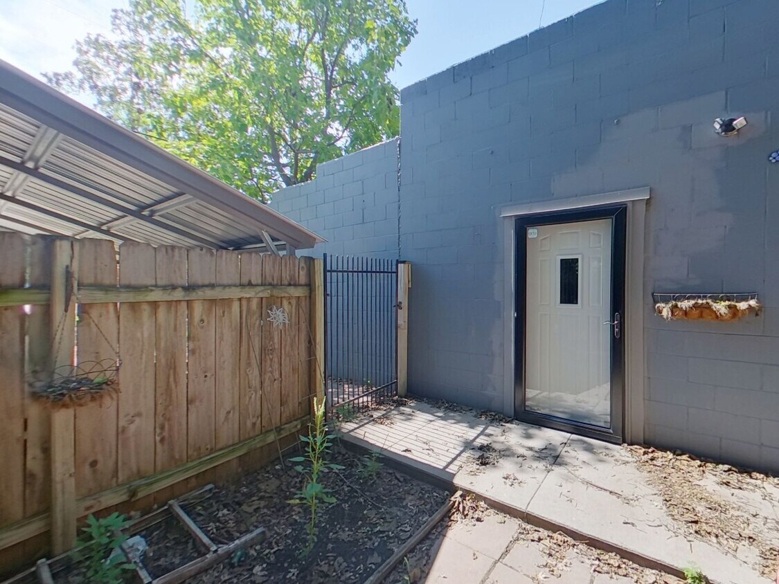 Foto principal - 1927 W McCormick St