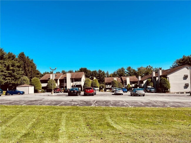 Building Photo - 111 Pine Hollow Way