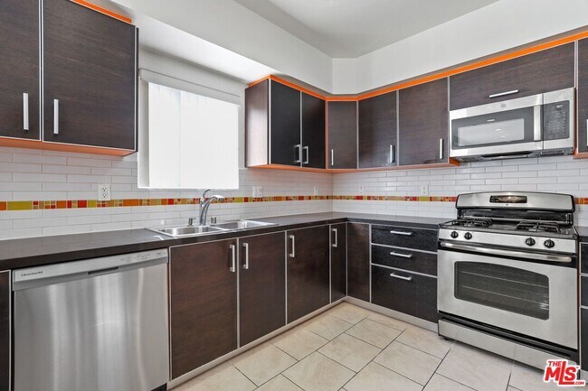 Foto del edificio - 1331 Amherst Ave