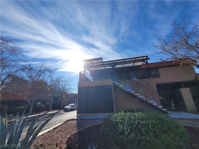 Foto del edificio - 6681 Bubbling Brook Dr