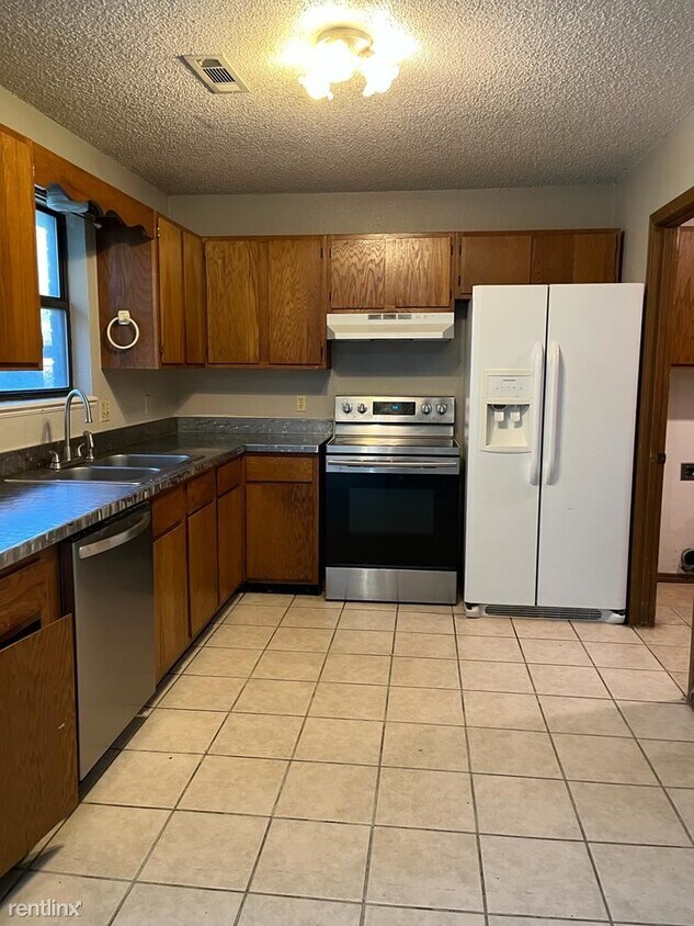 2 br, 1 bath Duplex 2728 McRay Avenue Townhome Rentals in