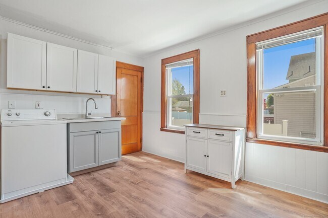 Building Photo - 108 Barnum Ter