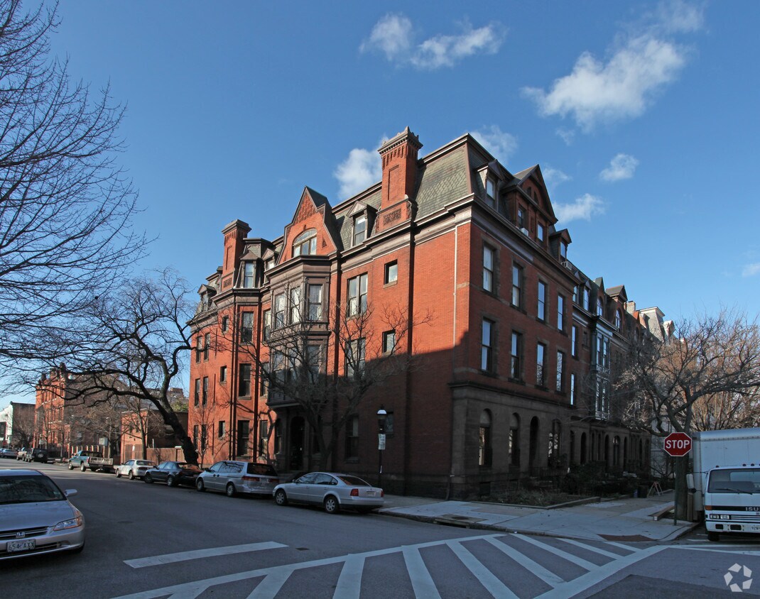 Primary Photo - 1500 Park Ave