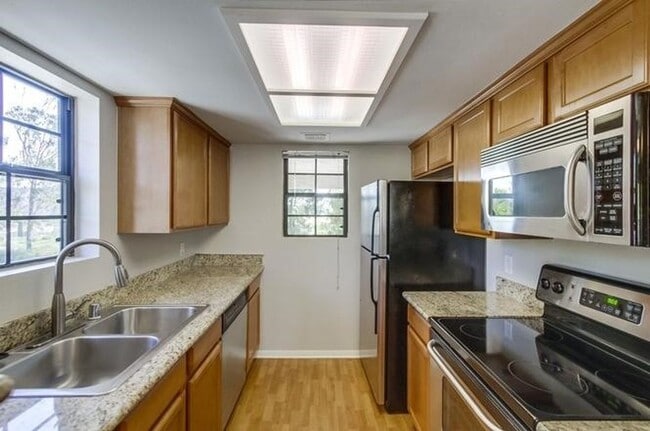 Building Photo - Desirable Rancho Rancho Bernardo 2 bedroom...