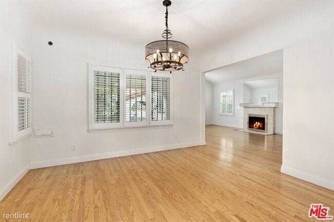 Building Photo - 3 br, 2 bath House - 470 S La Peer Dr