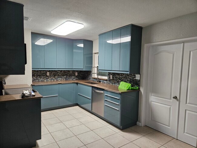 Foto del edificio - 217 S Alder Dr