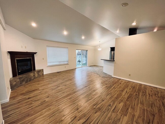 Foto del edificio - 902 Fawn Cir