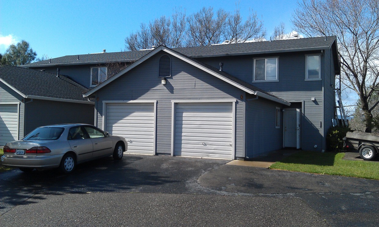 526 Kenbrook Ct, Redding, CA 96003 Apartments in Redding, CA