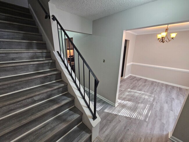 Foto del edificio - WESTERN BRANCH - RADCLIFFE MEADOWS