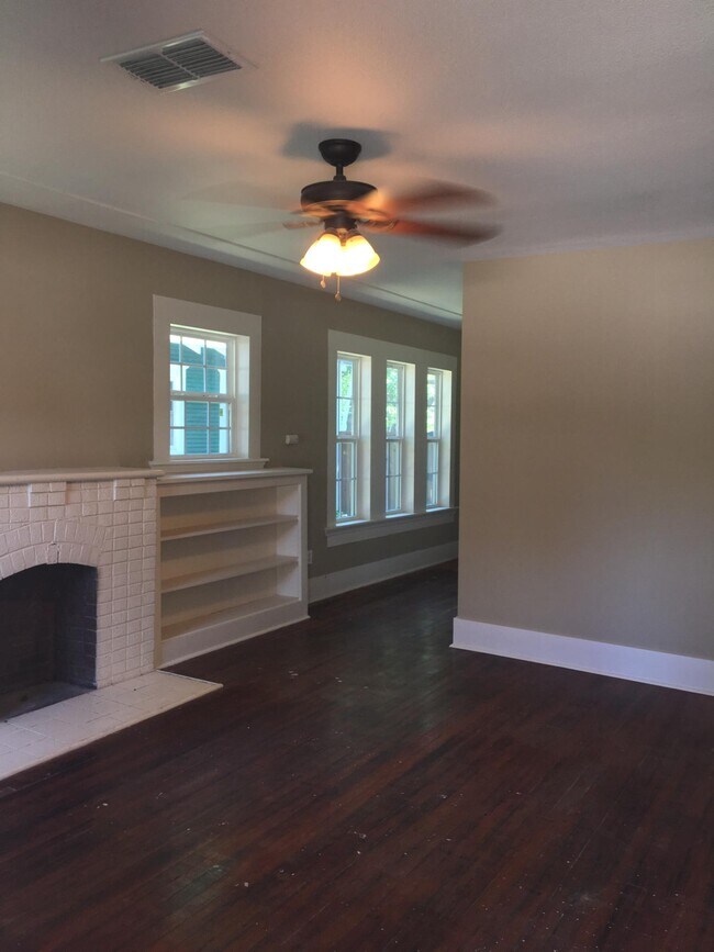 Foto del edificio - 916 N Austin St