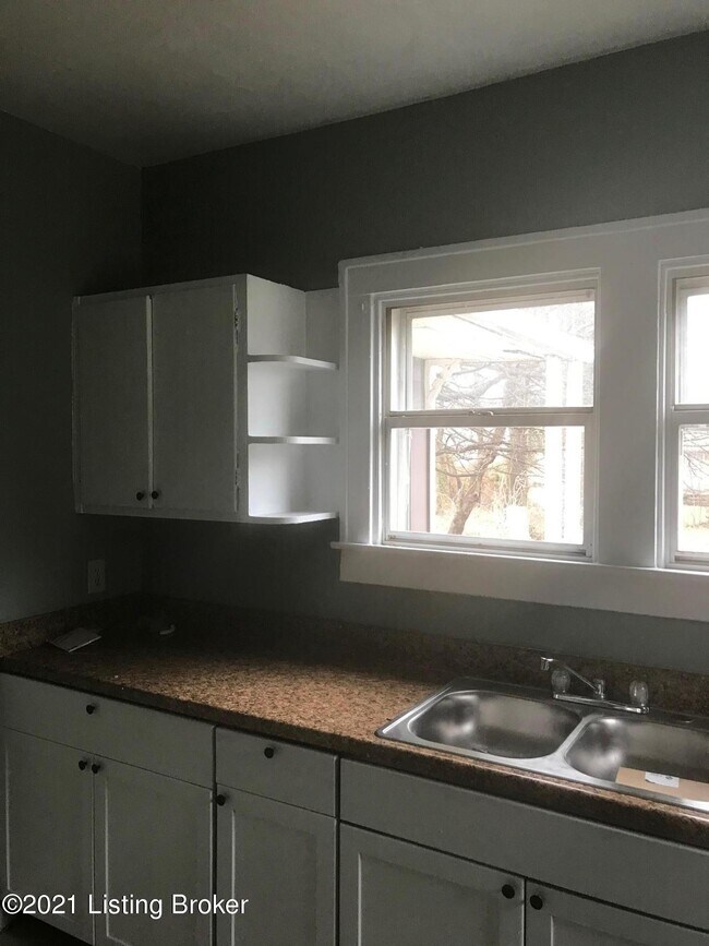 Building Photo - 1214 Longfield Ave