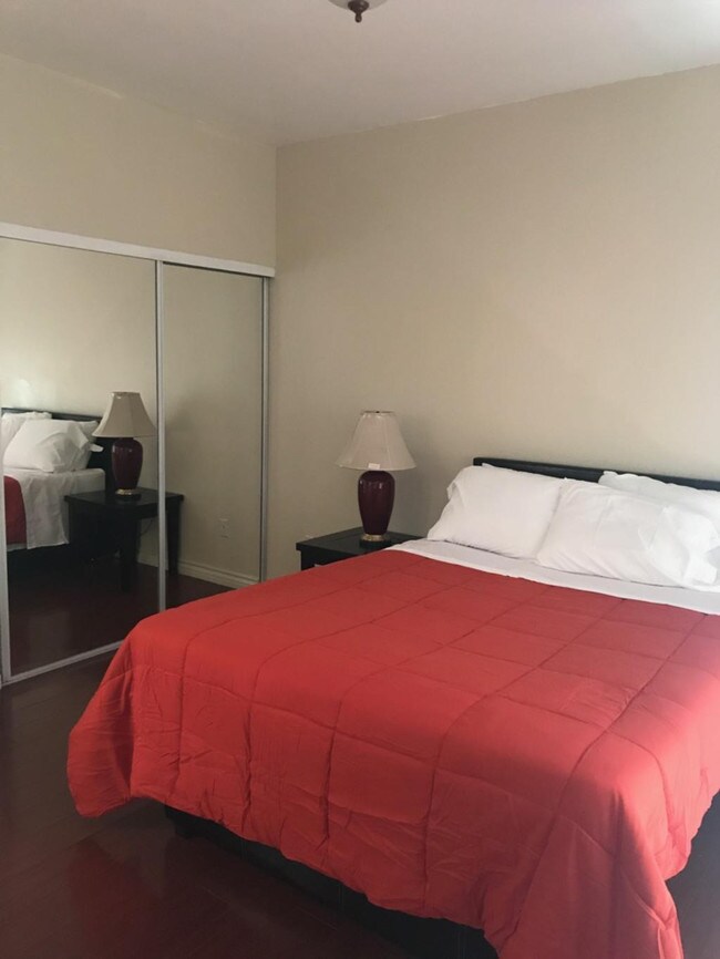 Foto del edificio - 14655 Vanowen St