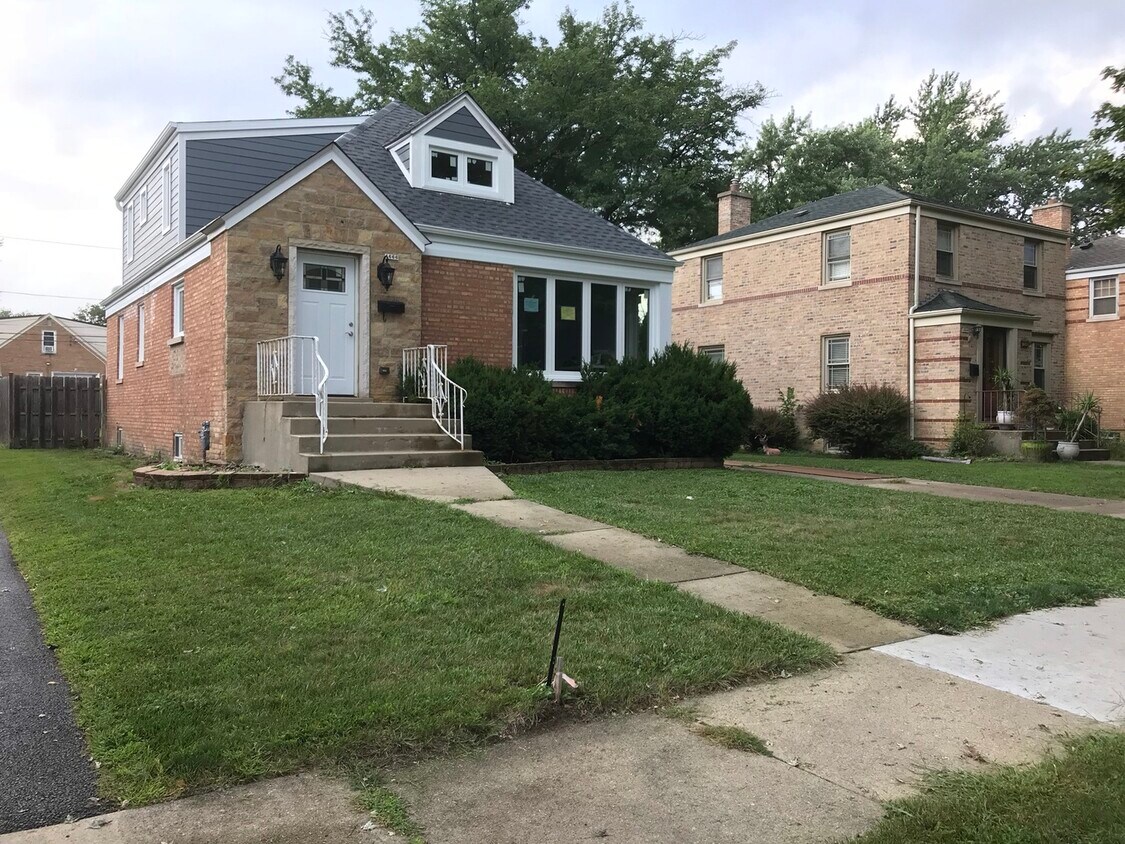 1666 Ash St, Des Plaines, IL 60018 House Rental in Des Plaines, IL