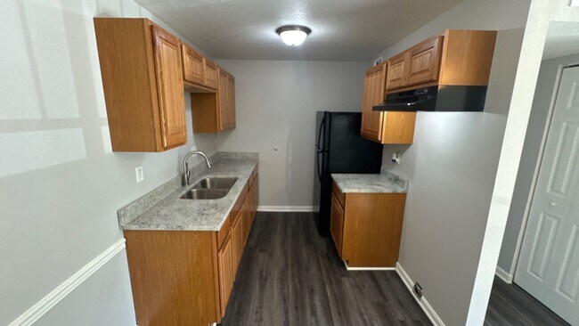 Foto del edificio - 6512 Six Mile Ln