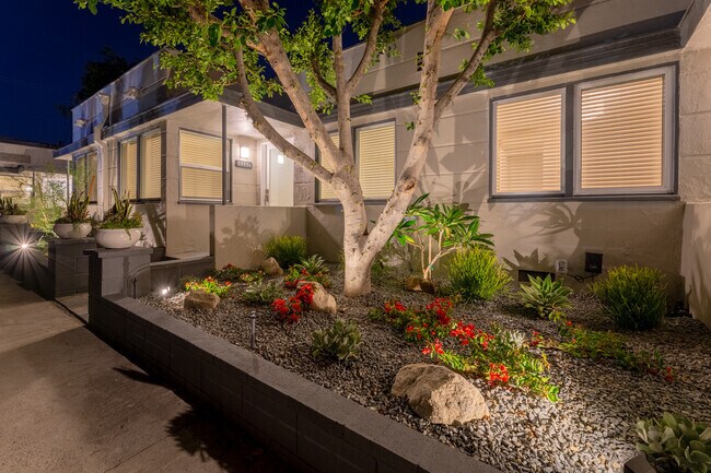 Building Photo - 5525 York Blvd