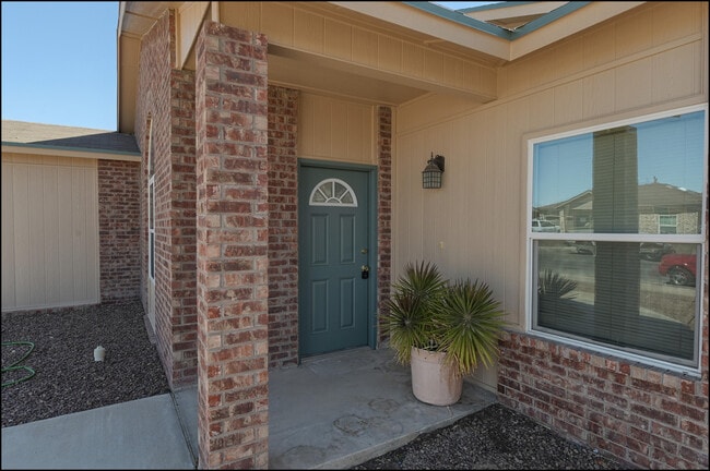 Building Photo - 14408 Escalera Dr