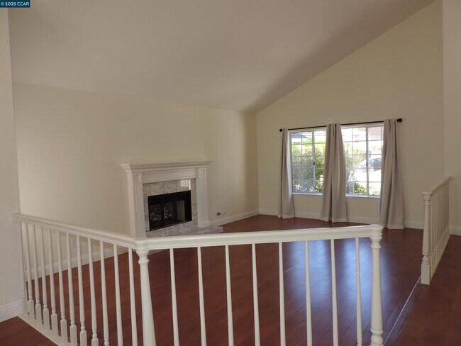 Foto del edificio - 2190 Canyon Crest Ave