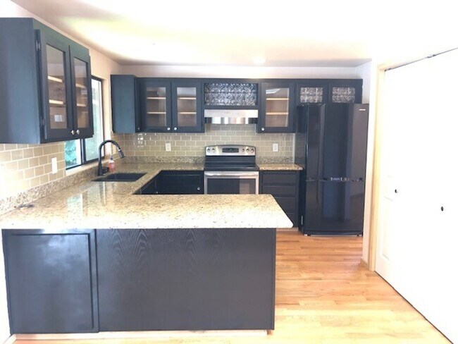 Building Photo - Beautiful 3 Bedroom 2 Bath Home in Mukilteo!