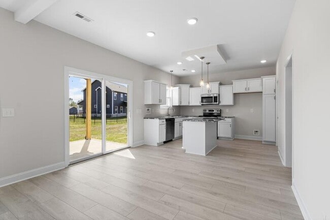 Building Photo - 548 Castle Pinckney Ln