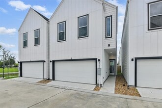 Building Photo - 9902 Clark Rd