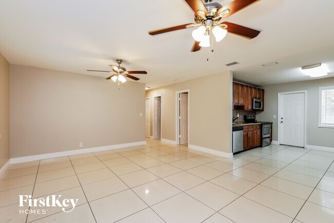 Foto del edificio - 1751 SW 38th Ave