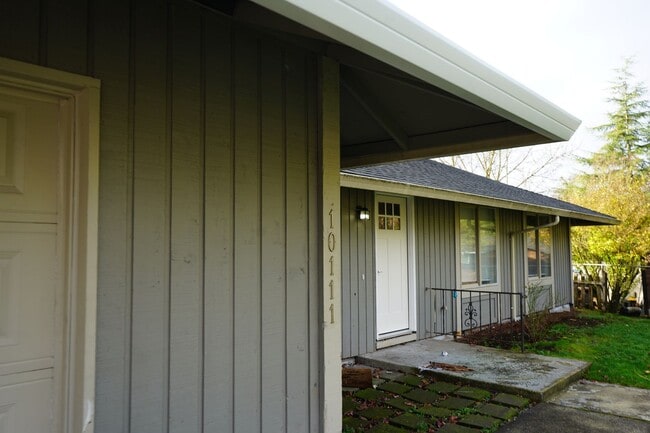 Photo - 10111 NE Tanglewood Dr House