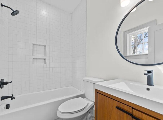 Foto del edificio - Beautiful 2 bed/2 bath cottage in perfect ...