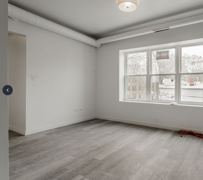 Foto del edificio - 1710 W Glenlake Ave