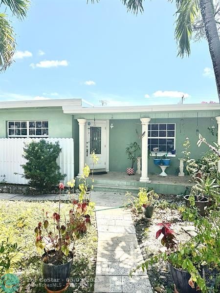 Foto principal - 1126 N H St