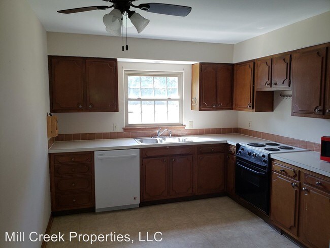 Building Photo - 2007-2007 Kennedy Dr